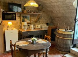 Sous la Glycine，位于吉维尼的酒店