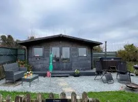 Adult only en-suite Glamping Hut with a Private Hot Tub, Fenced Garden, FirePit, BBQ and Dog Friendly! Located in a Peaceful setting with gorgeous countryside views on Anglesey, North Wales