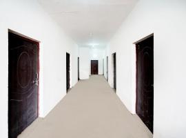 Hotel O SATYAM DHABA FAMILY RESTAURANT AND GUEST HOUSE，位于Prayagraj的酒店