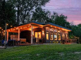 Naturskön Cottage with Mountain Views & Hot Tub，位于科灵伍德的酒店