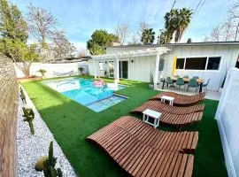 4 Bed Modern Pool House with Spa & Game Room