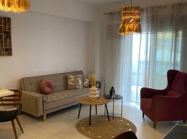 NEW 2BD Aprt with Shared Rooftop Pool B3，位于雅典的酒店