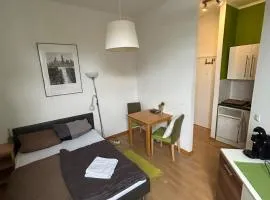 Ferienwohnung zentral am Bahnhof mit Küche, Badezimmer, gratis Parkplatz & WLAN