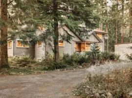 The Glacier Lodge - Perfect For Large Groups!