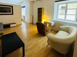 Wohnung mit einem Schlafzimmer mit Trennwand
