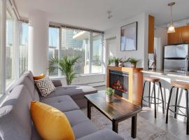Stylish 2BD Condo in Downtown with Marina View，位于温哥华的酒店