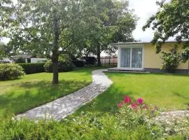 Kleiner Bungalow im Grünen