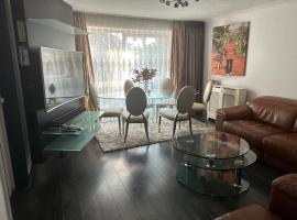 Charming Flat in North London，位于埃德蒙顿的酒店