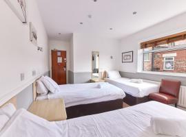 Properties Unique Dene Rooms - Triple Room，位于泰恩河畔纽卡斯尔的酒店