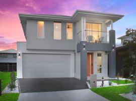 Brand New Luxury 4 Bedroom House，位于Marsden Park的酒店