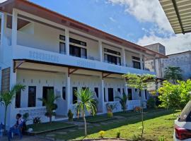 Compass Homestay，位于Huu的带停车场的酒店