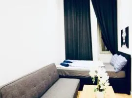 Super Central Cozy 5 BR Shared Apt 10Min Walk to Augarten