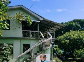 Guesthouse Island Escape，位于玉米岛的宠物友好酒店