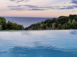 La VILLA ANKARENA Dans un domaine forestier tropical, villa entière avec PISCINE PRIVEE, Wifi, TV, personnels inclus Plage à 5 minutes à pieds
