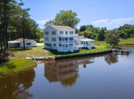 Creek House - Waterfront Oasis on Holden