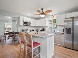 Escape at Deep Hole Hideaway - Pet friendly duplex!