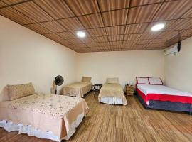 Pleasant Hostal Panama，位于Aserrío的酒店