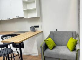 in the very center of the city modern comfortable apartment near Arbat Mega park，位于阿拉木图的酒店