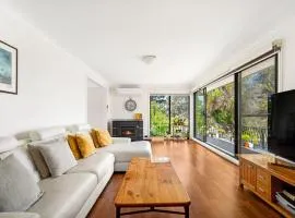 Spacious 5 Bedroom 3 Bath Three Sisters Getaway