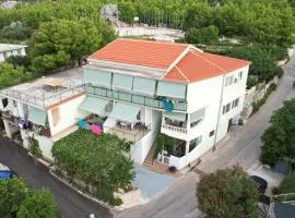 Apartments with parking space Zivogosce - Blato, Makarska - 23922