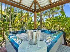 Synergy Beachside Nudist Retreat，位于赫维湾的酒店
