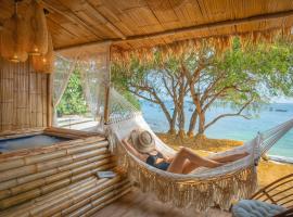 Bamboo Seaview Koh Larn Hottub Terrace No2 Second Floor，位于Ko Sak的酒店