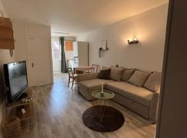 Studio cosy au cœur du Jura，位于波利尼的酒店
