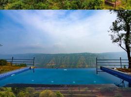 Lifeline Villas - Miracle Luxurious 3bhk Valley Edge Infinity Pool Villa，位于马哈巴莱斯赫瓦尔的酒店
