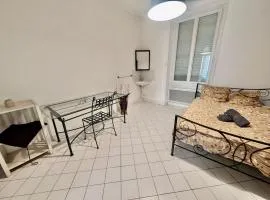 Bright & Spacious 2-Bedroom Apartment - Parking & Close to Train Station & Downtown