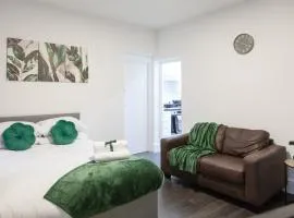 Nile - Cosy Studio Apartment by Traboule Properties Ltd