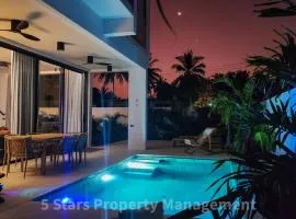 Coconut Lane's Secret Villa, Secluded, Spacious, Hi-tech, 2-floor, Priv Garden & Saltwater Pool