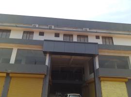 CMAX horizon ,lodge, conference hall, Dormitory hall，位于Nīleshwar的酒店