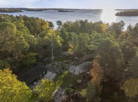 Cosy cottage on Island，位于Ornö的酒店