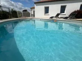 Maison récente avec Piscine à 15' des plages en vélo