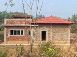 Hornbill Soirees Homestay - Aros, North of Goa，位于Sawantwadi的酒店
