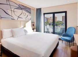 Sercotel Rosaleda M&aacute;laga，位于马拉加的带泳池的酒店