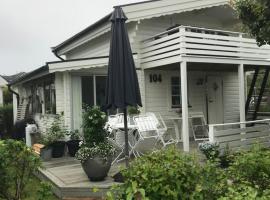 Mysig stuga Östra stranden，位于哈尔姆斯塔德的酒店