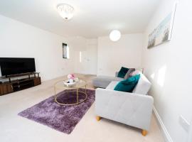 Specious modern 3-bed house near city centre，位于雷丁的酒店