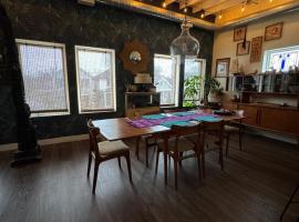 ART LOFT Luxury Apartment Artist's Home，位于温莎的酒店