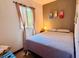 Cozy Studio in Sunset Villas，位于西区的宠物友好酒店