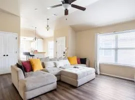 Cheerful 3 Bdrm space, 2 bath!. You gotta love it!