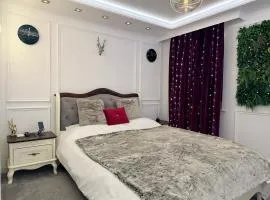 Private Bedroom in Unique Luxury House, Salford, Manchester