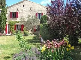Private Garden House in Redortiers