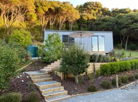 Te Henga Hideaway，位于Bethells Beach的酒店