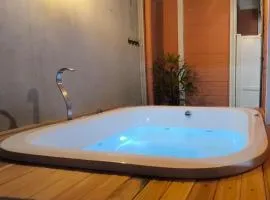 CASA CLIMATIZADA COM HIDROMASSAGEM PRÓXIMO BETO CARRERO - Casa 2 DuMar Hospedagem