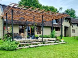 Rustic Farmhouse, Curry's Post - SOLAR POWERED，位于Currys Post的酒店