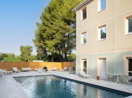 Logis Hôtel de Port d'Alon - St Cyr sur Mer，位于滨海圣西尔的酒店