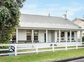 Summer Lodge-Esplanade frontage Character & charm
