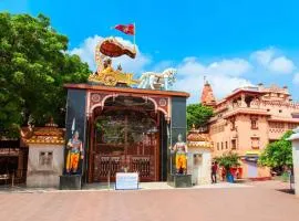 Mathura Beautiful and Luxurious Stay Jai Bankey Bihari ji by Shishamare