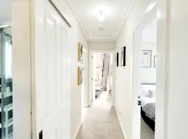 Star in Petone - Beautiful 3 bedroom home, close to all amenities & FREE parking